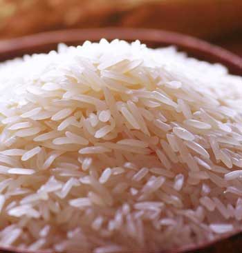 Close-up of fluffy Thai jasmine rice grains in a wooden bowl