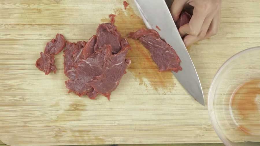 Cut the beef into small slices