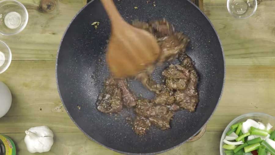 Continue to stir-fry