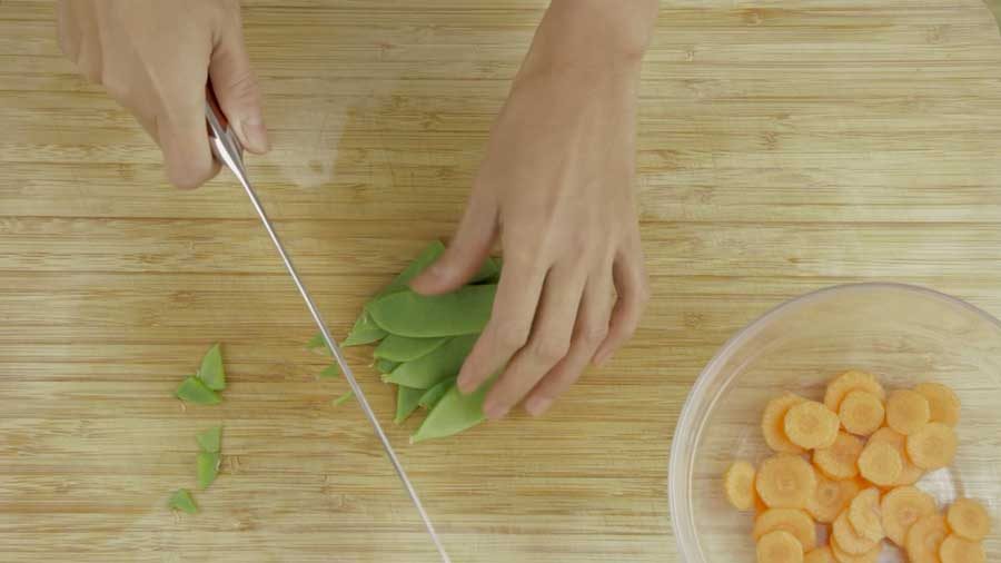 Cut the mangetout
