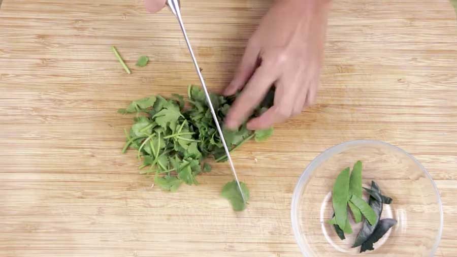Cut the coriander