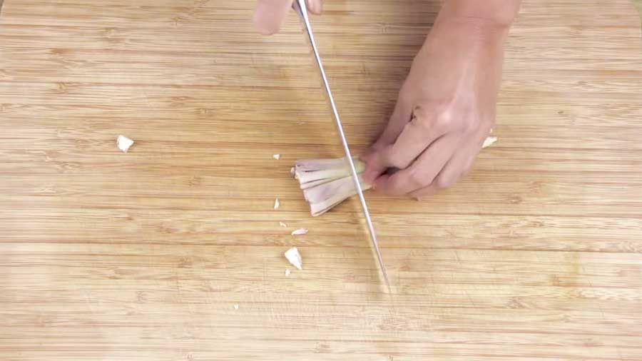 Cut lemongrass into small pieces