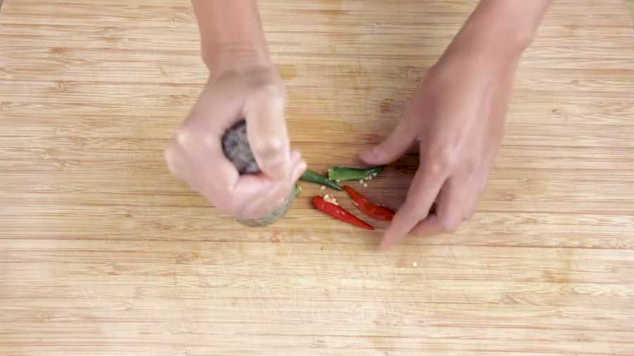 Pulverise the chillies
